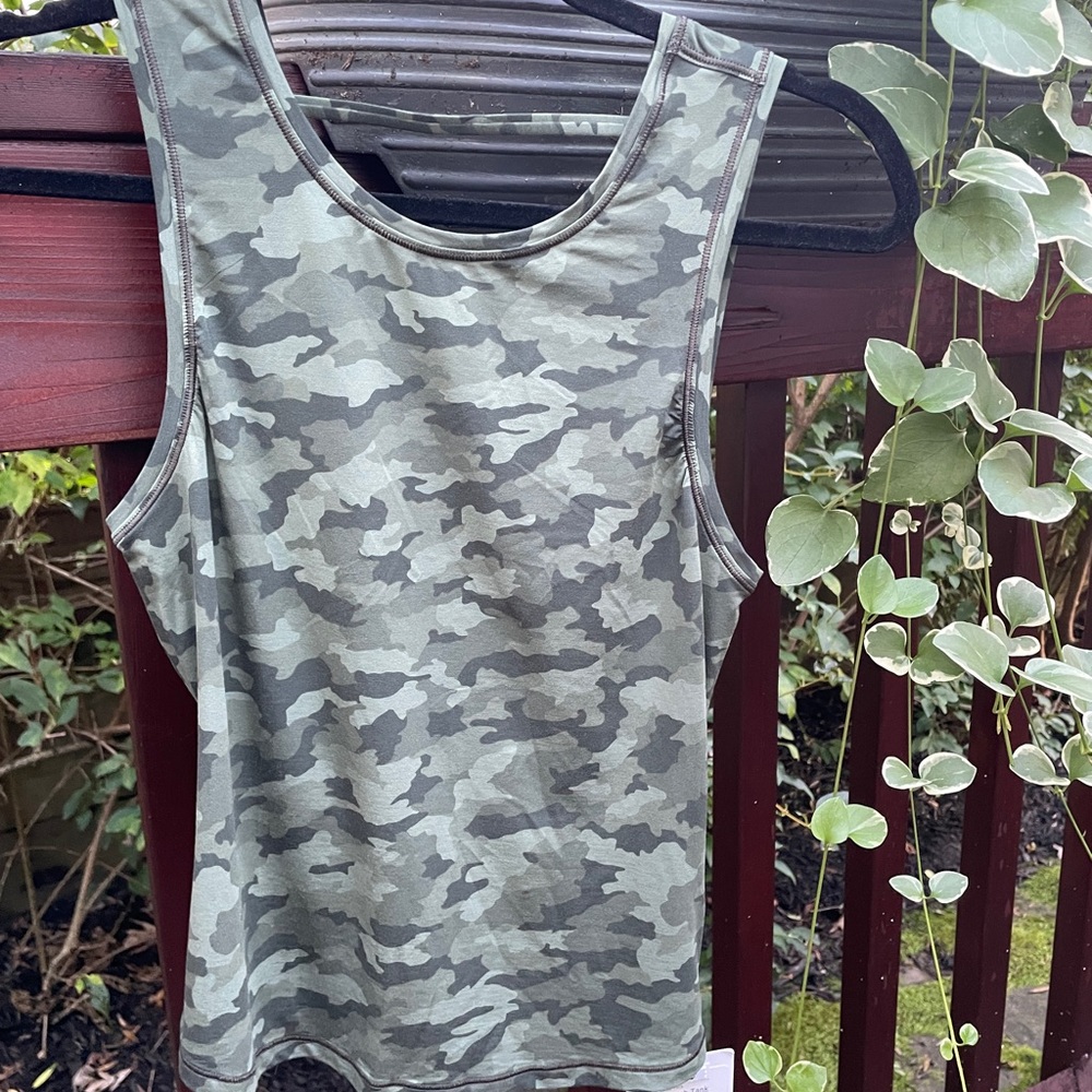 New!!! Lululemon Camo Tank size 4. NWT 😎